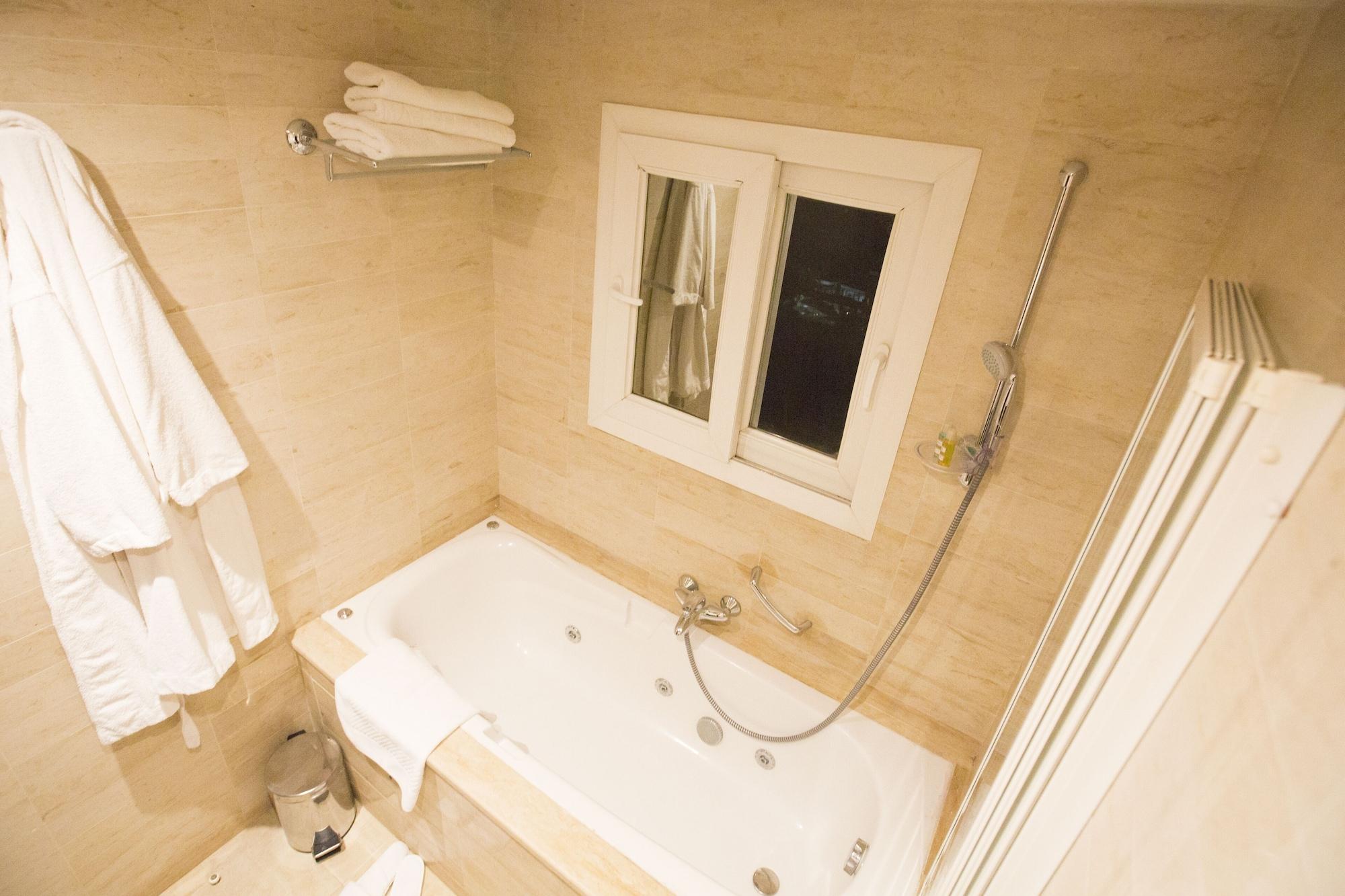 Ambassadeurs Hotel 3*